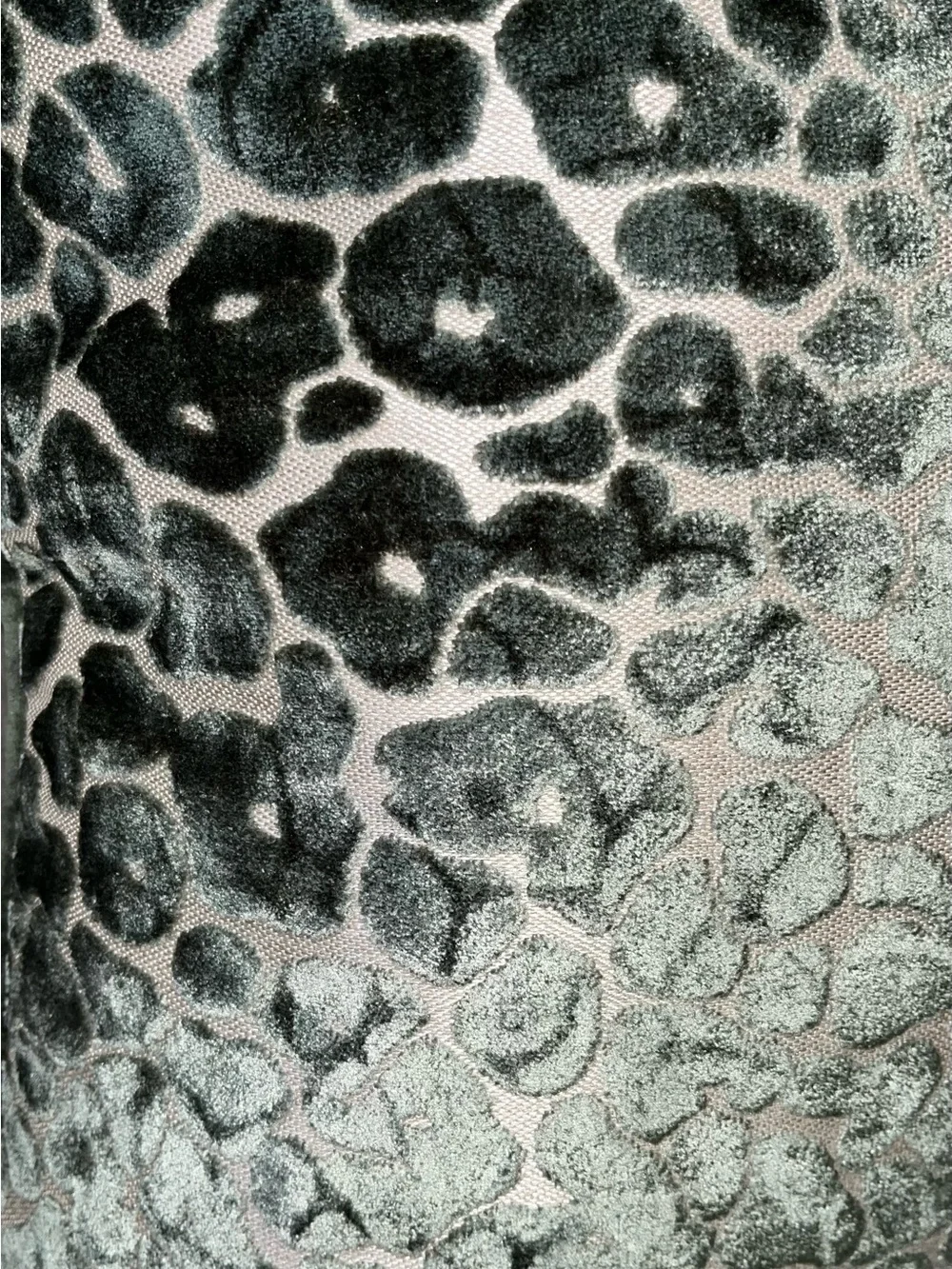 2-NWT CASA DECOR CUT VELVET LEOPARD DESIGN DECORATIVE PILLOWS